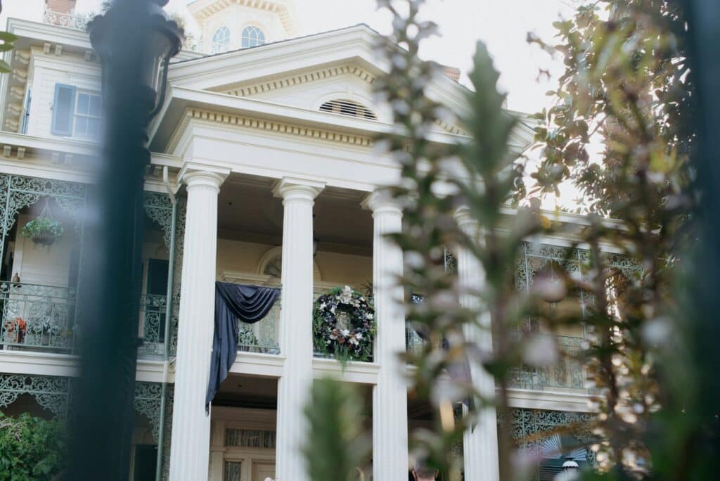 a white building with columns and a wreath